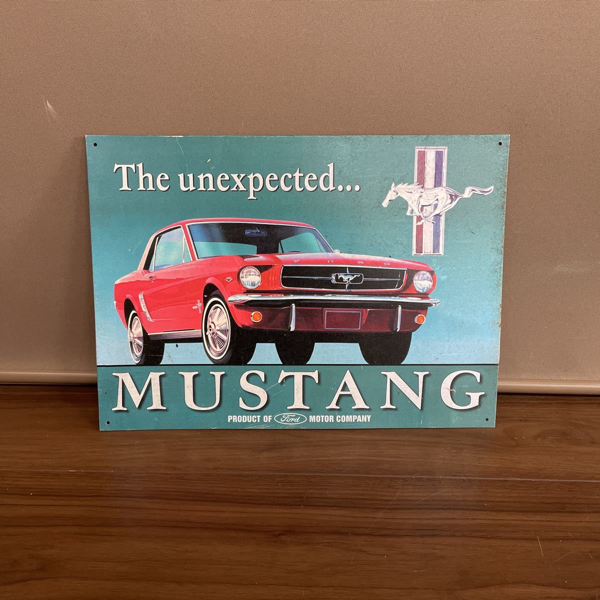 【看板】旧車 MUSTANG マスタング 車 レトロ 昭和レトロ アンティーク ブリキ Ford フォード 鉄 サイズ約40.5cm×29.5cm_画像1