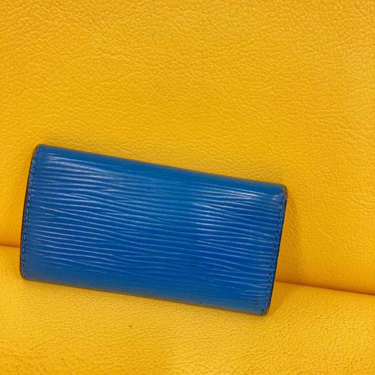 LOUIS VUITTON ルイヴィトン エピ キーケース ミュルティクレ4 青 レディース メンズ ブランド アイテム 人気|PayPayフリマ LOUIS VUITTON エピ キーケース ミュルティクレ4 アイテム 人気