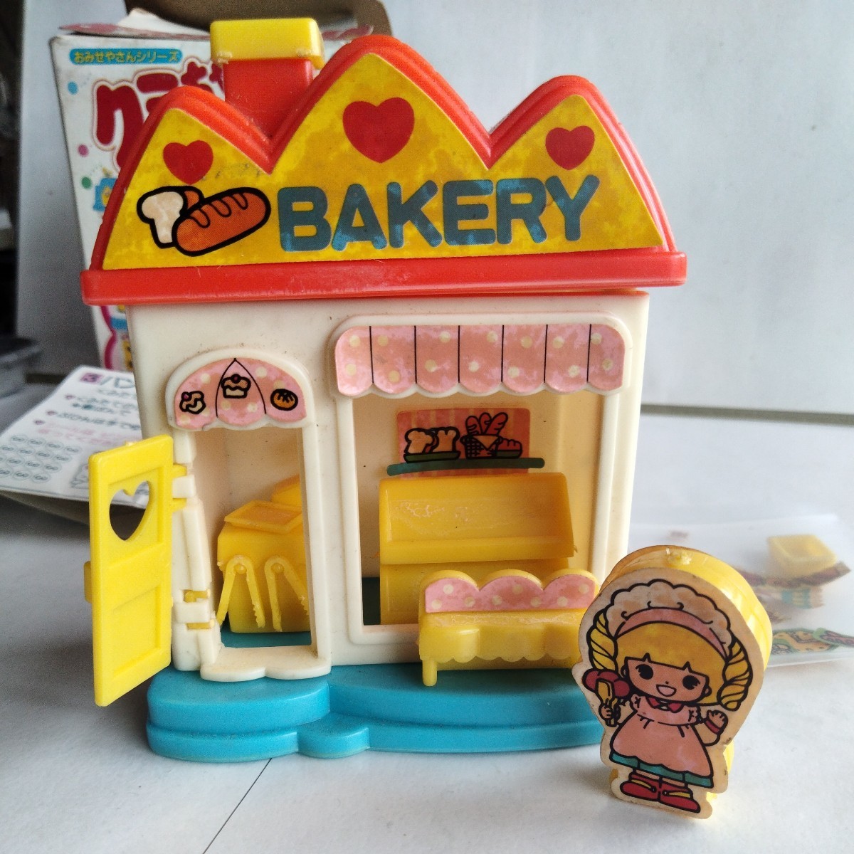 □約40年前クミちゃんガム パン屋さん おままごとフィギュア人形 □約40年前クミちゃんガム パン屋さん おままごとフィギュア人形