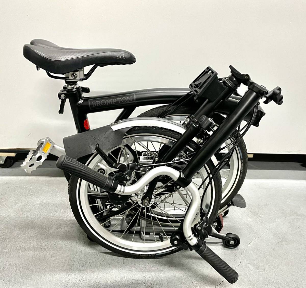 ブロンプトン ブラックエディション キャリア付 新品