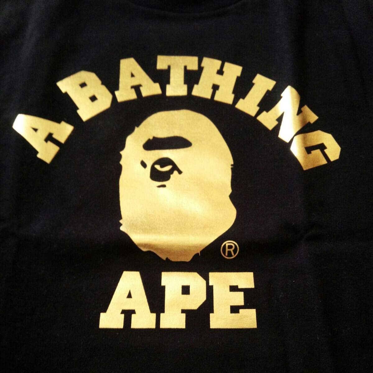 BAPE 　金箔プリントTシャツ　Ｍサイズ　新品　シャーク　ベイプ　A BATHING APE エイプ　4