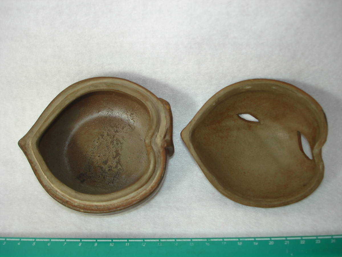 *[ excellent article .]* Bizen roasting censer incense case fragrance thing aroma therapy cover thing gold -ply kiln .. minute copper seal peach type .. Momo plant motif rare article beautiful goods Showa Retro 