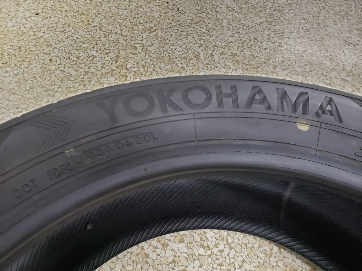 ◎ほぼ新車外し状態 イボ有 235/55R19 101V 良品4本 ヨコハマ ブルー