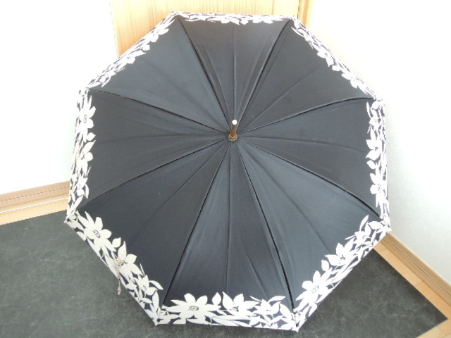 Ｐ４９４　【ＵＳＥＤ】　　傘　バーバリー　ＢＵＲＢＥＲＲＹ　日傘　雨傘 折畳傘