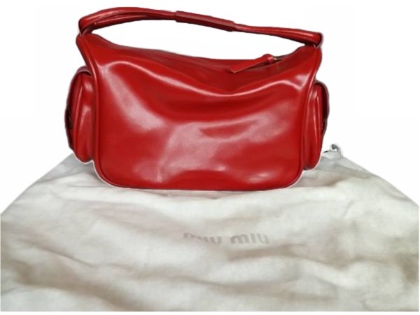 美品 希少品！■　miumiu ■ ミュウミュウ ■ エナメル 本革 レザー製・ ハンドバッグ ■ 赤 レッド系■ 保存袋 付き ■ 送料無料