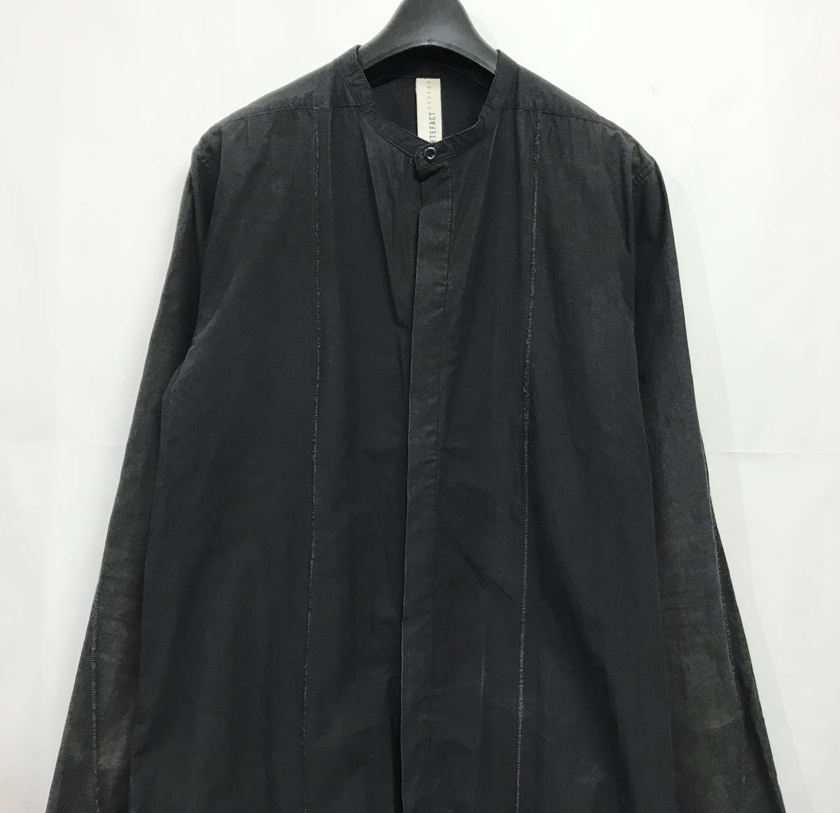 A.F ARTEFACT ノーカラーロングシャツ ブラック 1 ステッチデザイン 美シルエット アーティファクト 日本製 黒_画像2