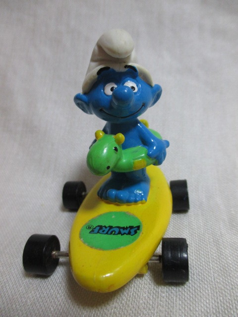 即決★USAヴィンテージ　SMURFS　スマーフ☆Hardee's　ハーディーズ　PVCフィギュアー浮き輪・サーフボード・スケボー_画像1