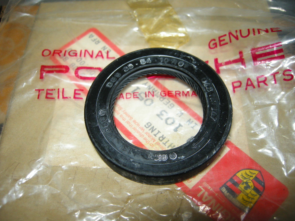 ポルシェ純正 SEALING RING FOR OIL PUMP. PORSCHE 924 76-82 048115147 クランクシャフト オイルポンプシール_画像1