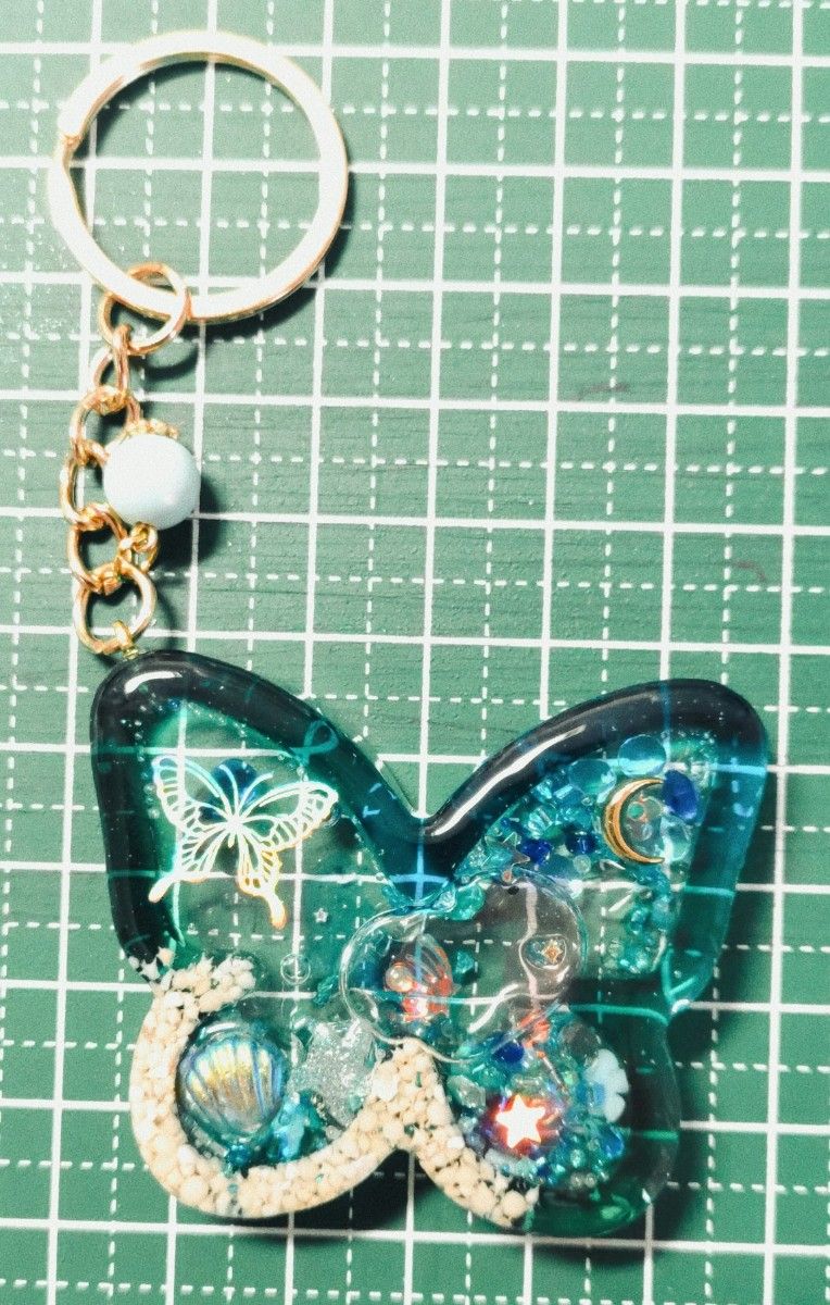 レジン　蝶々　シャカシャカ　キーホルダー　海