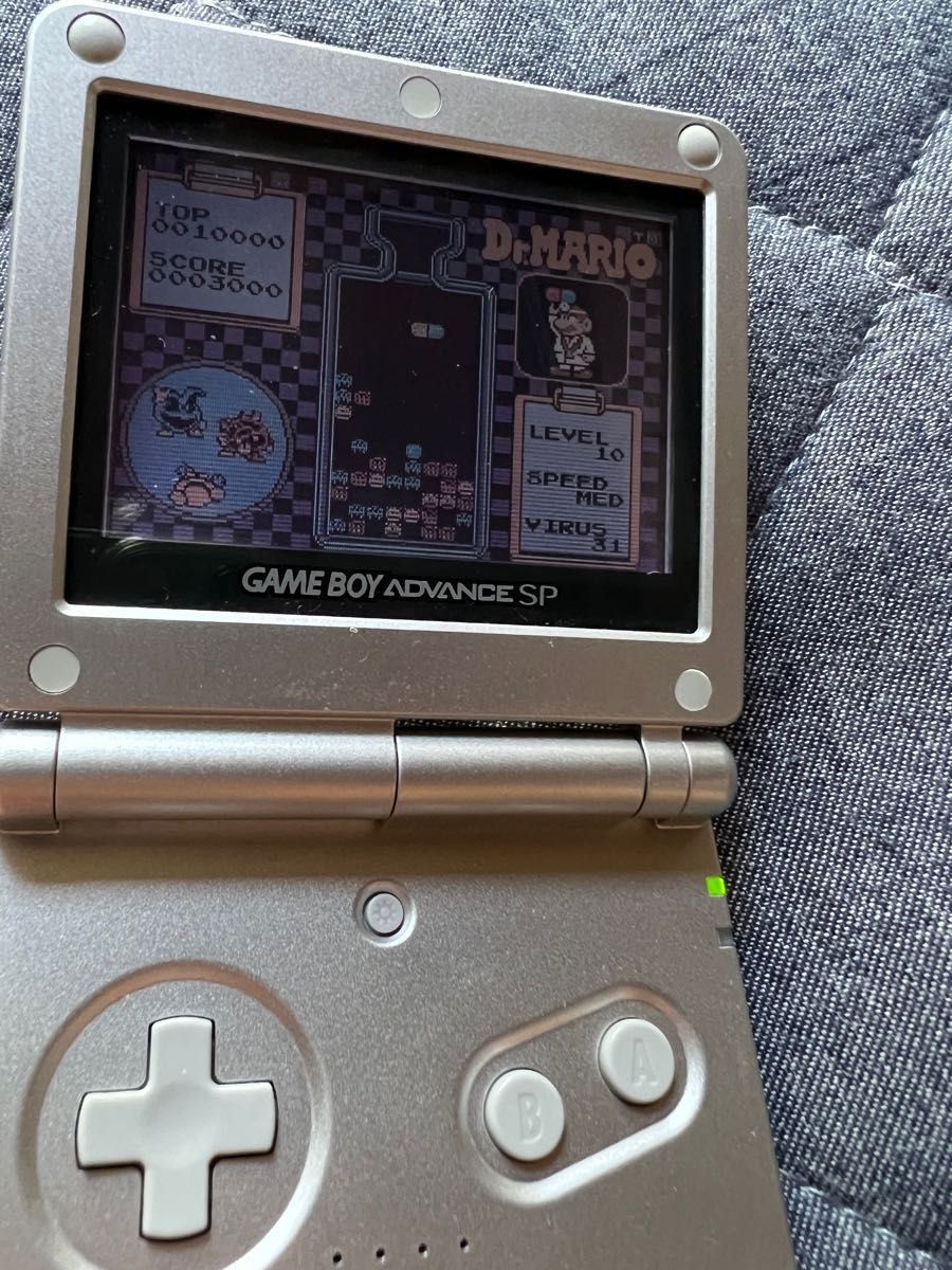 ゲームボーイアドバンスSPとヨッシーの万有引力 Dr MARIO 中古 ゲームボーイアドバンスSPとヨッシーの万有引力 Dr MARIO 中古