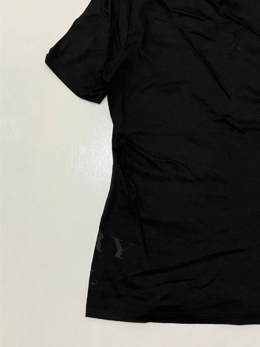 【BURBERRY BLACK LABEL】バーバリー ブラックレーベル ビッグロゴ プリント Vネック 半袖 カットソー Tシャツ タイト 黒 ブラック