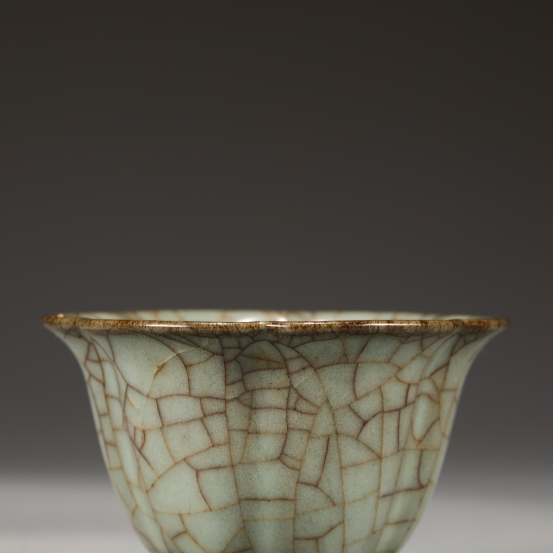 ▽鴻▽南宋時代 陶磁器 官窯青釉花口杯 染付 時代物 中国古美術 骨董品