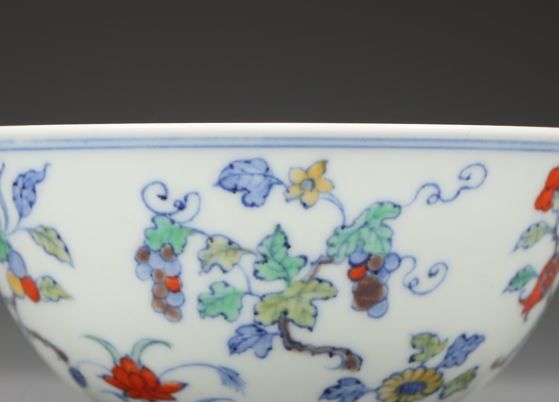 ▽鴻▽明朝時代 成化年製款 陶磁器 斗彩花卉紋碗 染付 時代物 中国古