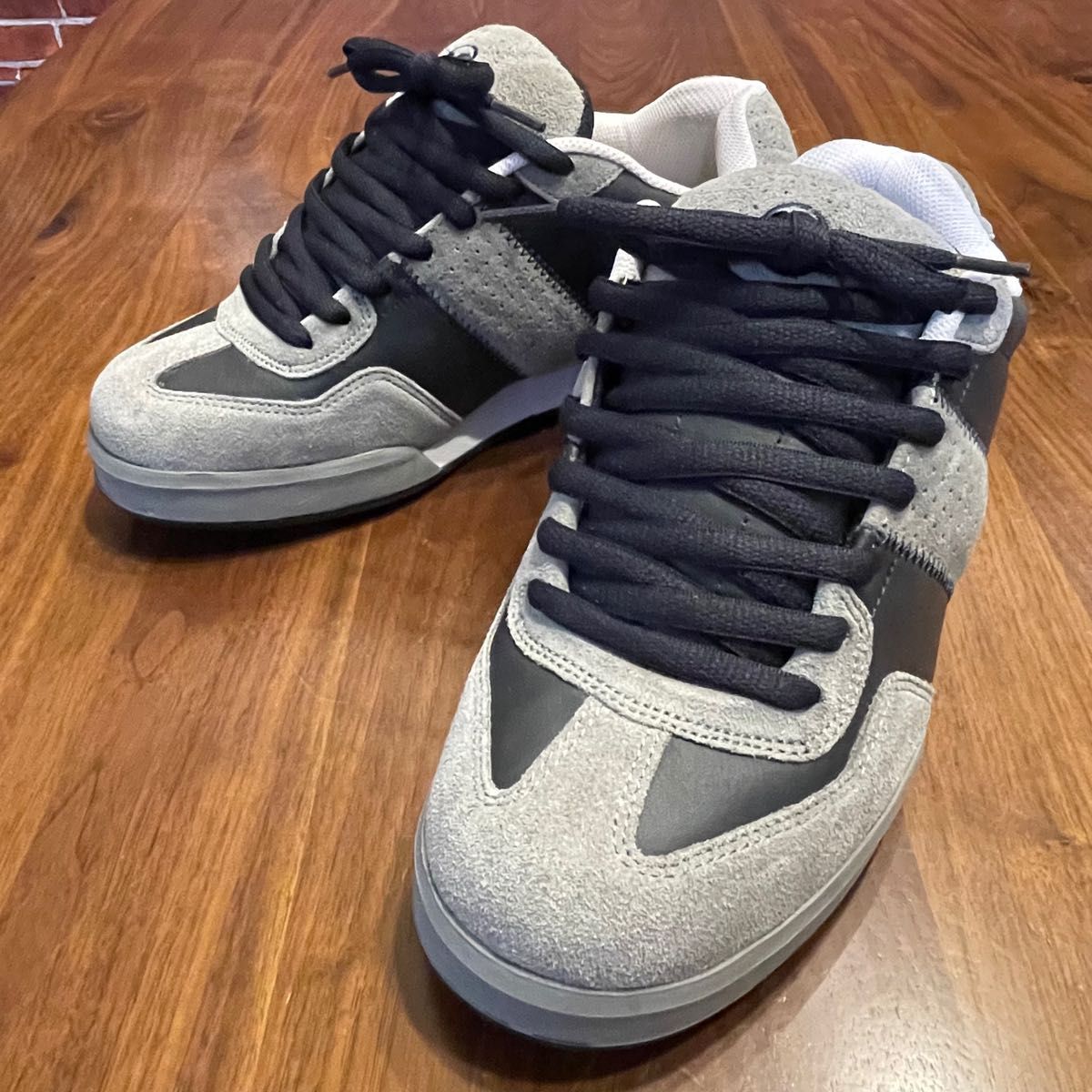 スケボーシューズ スニーカー 美品 DVS スケシュー メンズスニーカー スケートボードシューズ