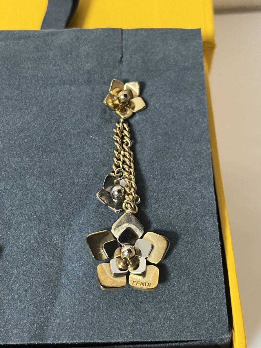 FENDI フェンディ チェーン ピアス フラワー 花|Yahoo!フリマ FENDI フェンディ チェーン ピアス フラワー 花|Yahoo!フリマ
