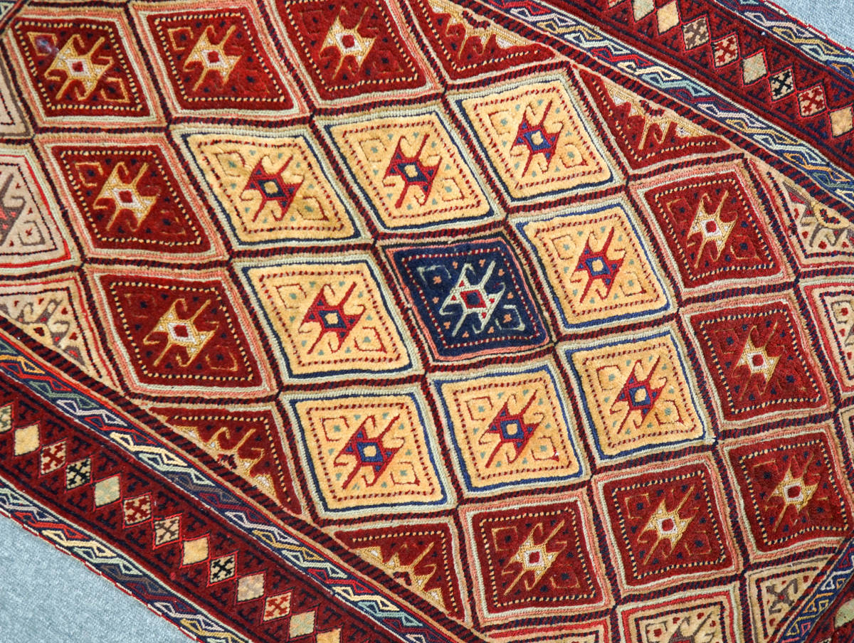 109×72㎝【手織りマシュワニキリム】トライバルラグ 手織り絨毯