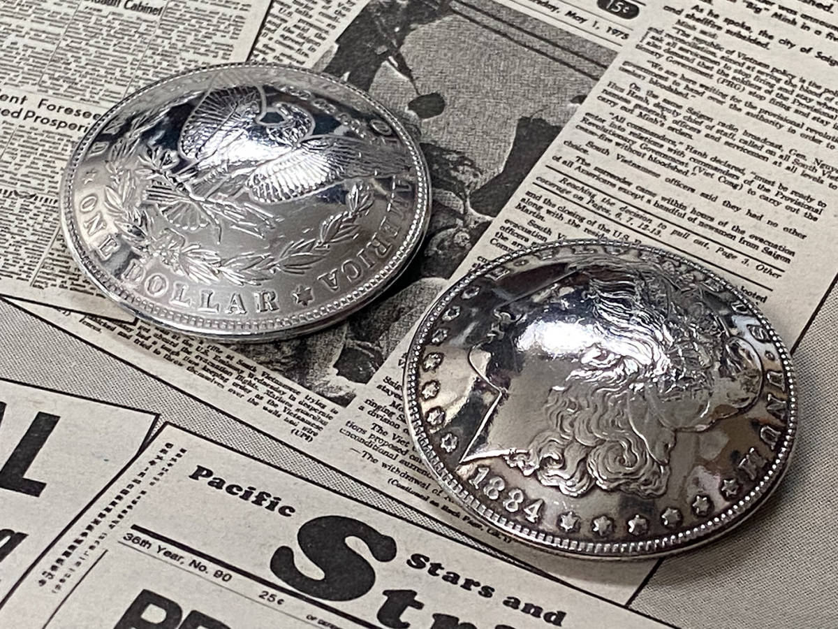 2個セット1880年代 オールド 銀貨 シルバー ピースコイン 1ドル モルガン イーグル 1884年 1889年 ネジ式 コンチョ アンティークコイン_画像2