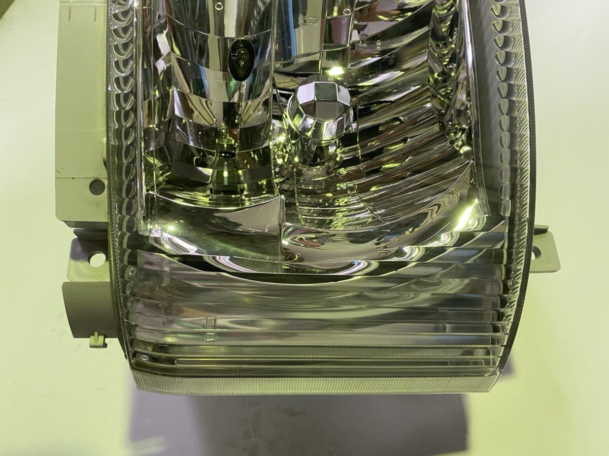 いすゞ ギガ ヘッドライト左