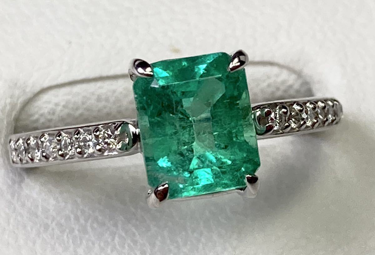 *** new goods ** natural emerald 1.28ct diamond ring D0.09ct/Pt950 Emerald ring*