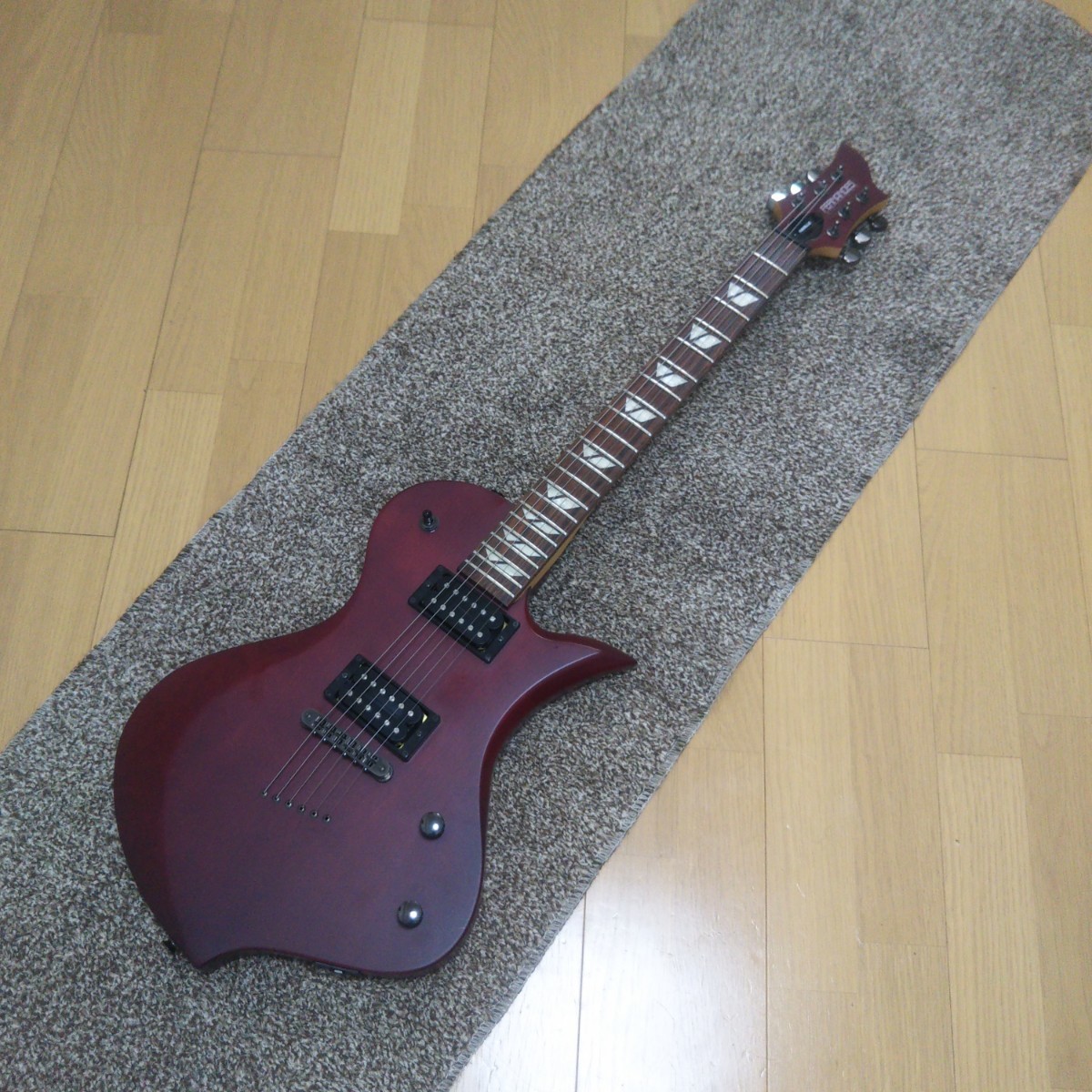 Yahoo!オークション - Fernandes RAVELLE エレキギター Yahoo!オークション - Fernandes RAVELLE エレキギター