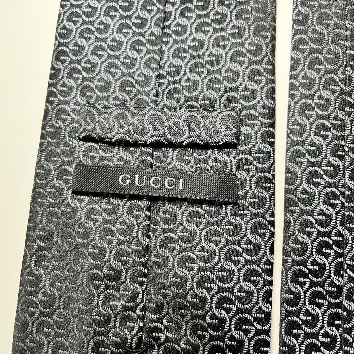 グッチ GUCCI ネクタイ シルク ブラック ロゴ シック ハイブランド レギュラー ロゴグラム USED 黒 絹