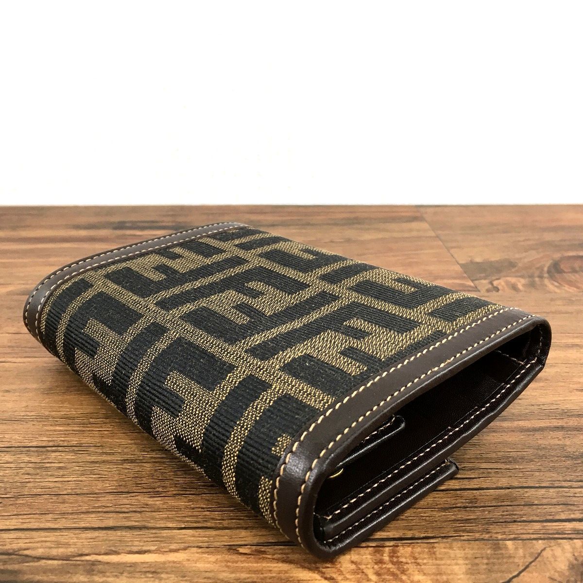 ☆送料無料☆ 極美品 FENDI 三つ折り財布 307290 ズッカ柄 357_画像7