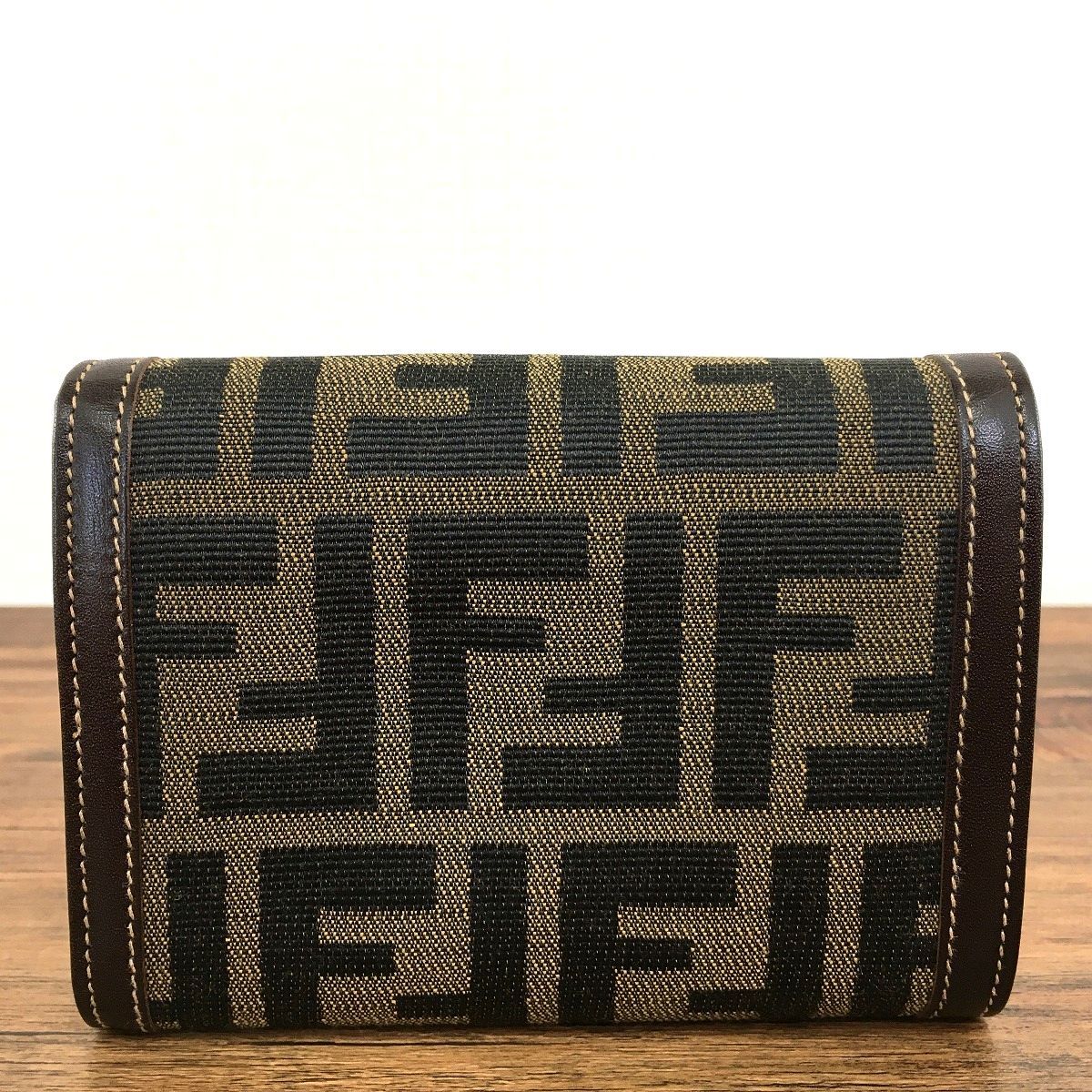 ☆送料無料☆ 極美品 FENDI 三つ折り財布 307290 ズッカ柄 357_画像5