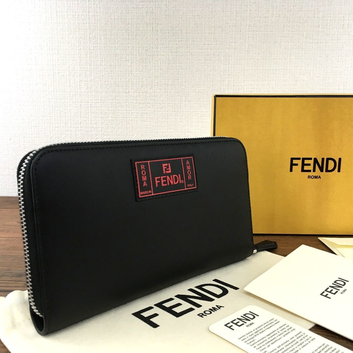 ☆送料無料☆ 極美品 FENDI ジップウォレット 7M0210 ブラック 箱付き 370_画像1