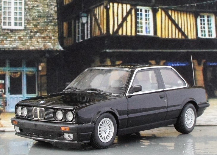 ミニチャンプス 1/43 1989 BMW 320i 3シリーズ E30 黑 クーペ 2代目 後期型 431 024000 Minichamps PMA ボンネット開閉可能 送料無料の画像6