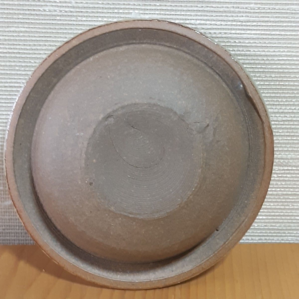 青磁　茶入れ　茶壺　梅花浮き出し紋様