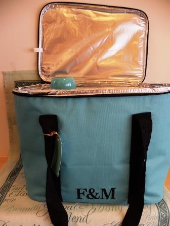 野餐！“Fortnums Cooler Bag”悠閒地燒烤，也可以購物~Fortnum\x26#39;s Eau De Nil Cool Bag 原文:ピクニック!「フォートナムズ・クーラーバッグ」レジャーにBBQに、お買い物にも～Fortnum's Eau De Nil Cool Bag