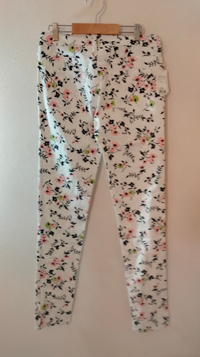  unused tag attaching Lowrys Farm [ floral print stretch skinny pants ]S size stretch pants leggings pants Lowrys farm