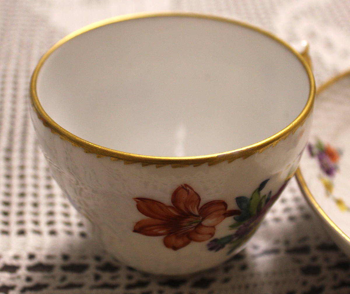 ロイヤルコペンハーゲン1870年~1890年の花のカップ&ソーサー ロイヤルコペンハーゲン1870年~1890年の花のカップ&ソーサー