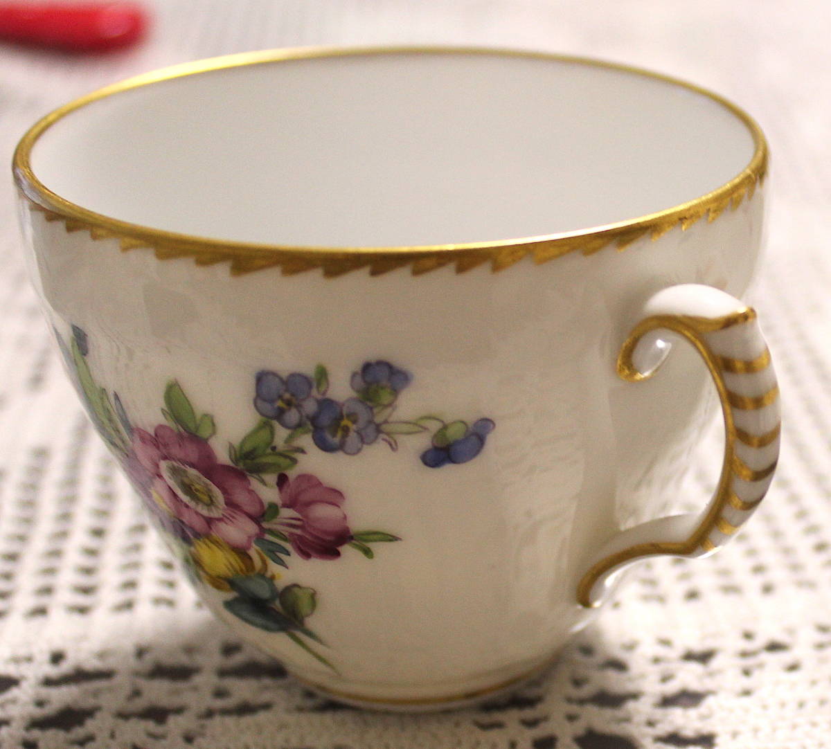 ロイヤルコペンハーゲン1870年~1890年の花のカップ&ソーサー ロイヤルコペンハーゲン1870年~1890年の花のカップ&ソーサー
