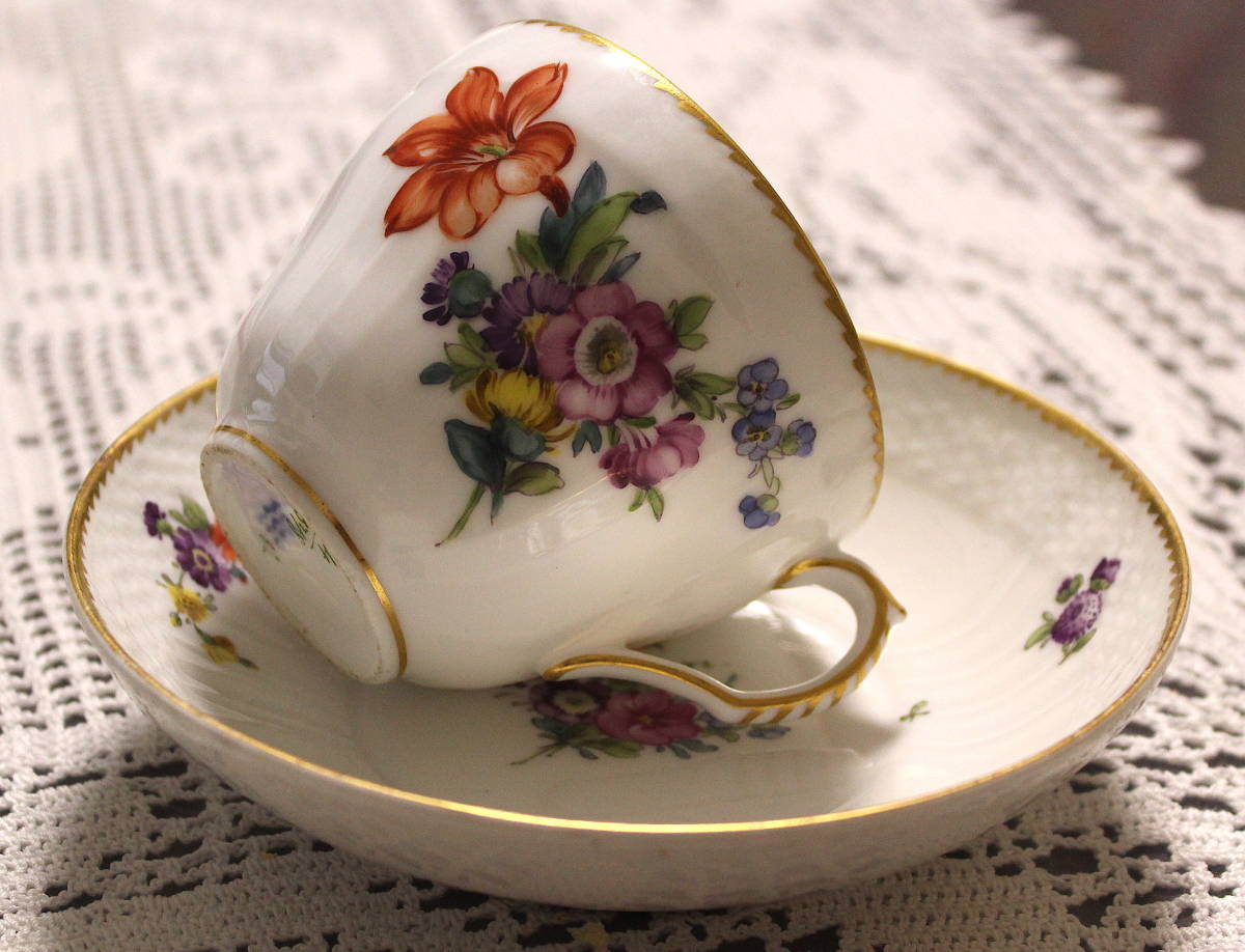 ロイヤルコペンハーゲン1870年~1890年の花のカップ&ソーサー