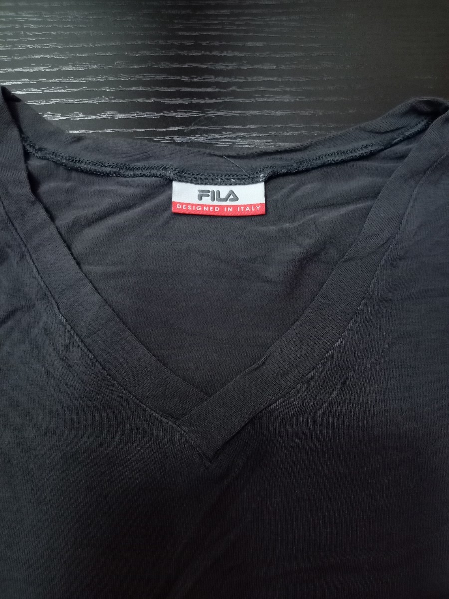 ★E028 FILA フィラ 半袖Tシャツ Vネック 無地 シンプル スポーツ サイズM 濃グレー系 _画像4