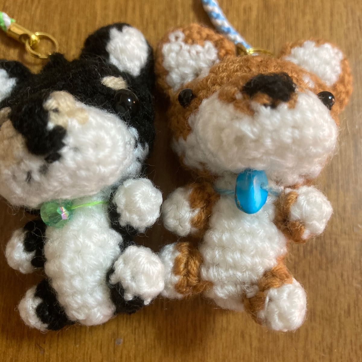 柴犬のストラップ2種　手編みのハンドメイド品
