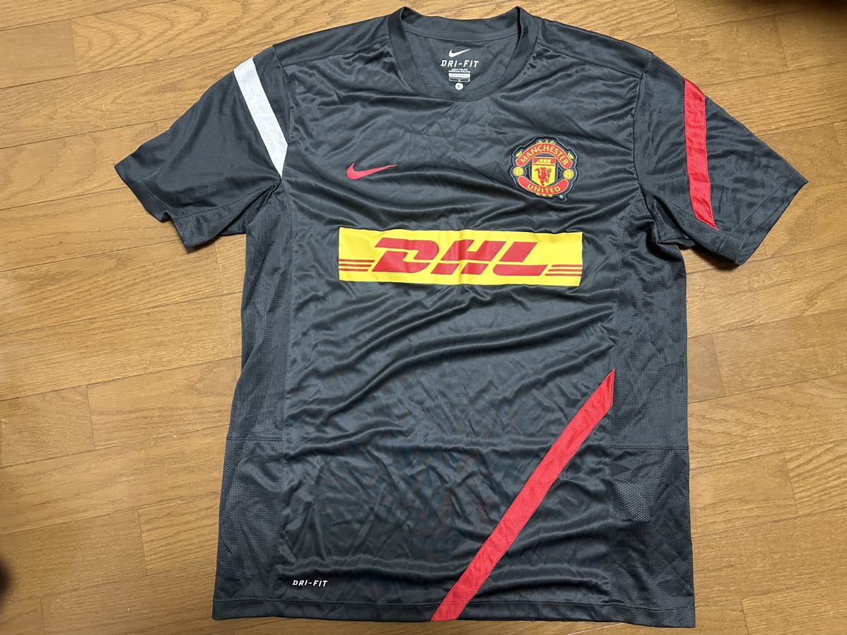 NIKE マンチェスターユナイテッド プラクティスシャツ(DHLスポンサー入り) 非売品・選手支給品・Ｌサイズ・グレー(限りなくブラック)_画像1