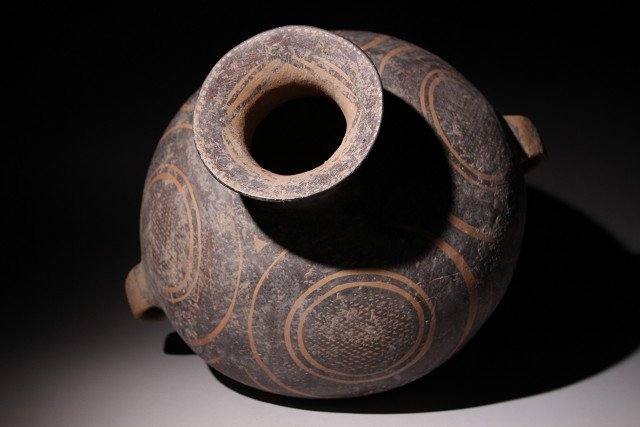 博物館展示品 来歴有 318 馬家窯文化彩陶壺 高さ約28.5cm （検 