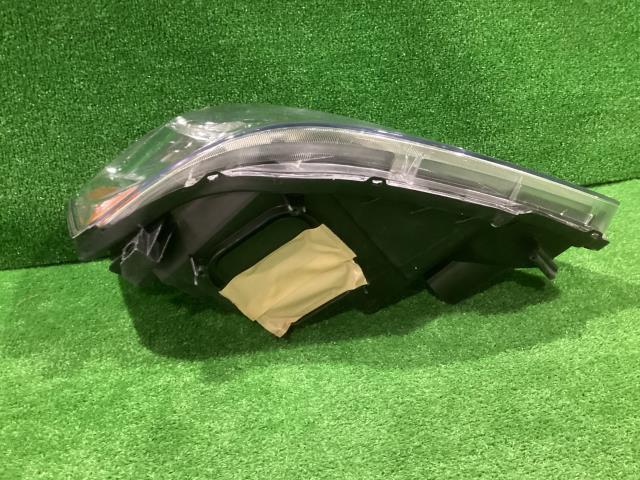 ノア CBA-AZR60G 右ヘッドランプASSY YY 16/8~ 28-181 81110-28830_画像9