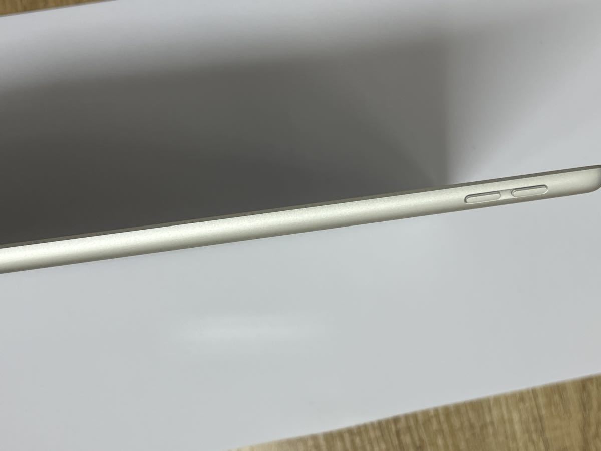 【美品】iPad第8世代 MYMM2J/A 128GB シルバーの画像6