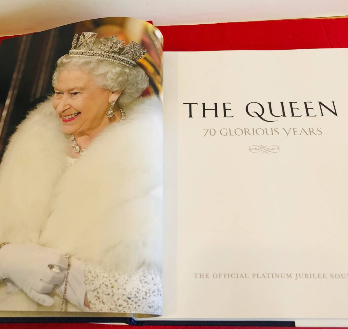 ずっと…エリザべス女王「プラチナジュビリー記念の写真集と、ロンドン