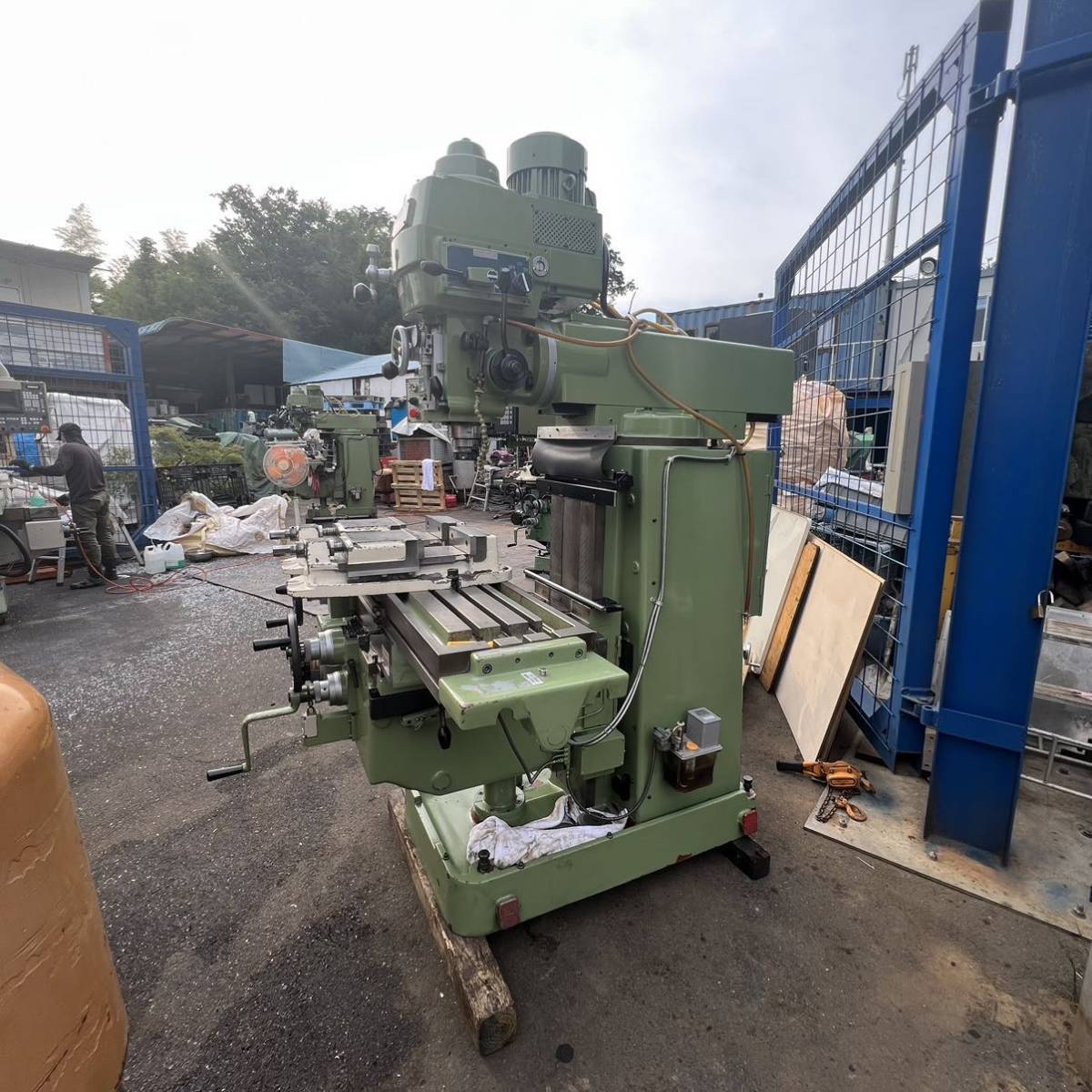 OKUMA HOWA フライス盤 汎用立フライス盤 ラムフライス 大隅豊和 OKUMA HOWA フライス盤 汎用立フライス盤 ラムフライス 大隅豊和