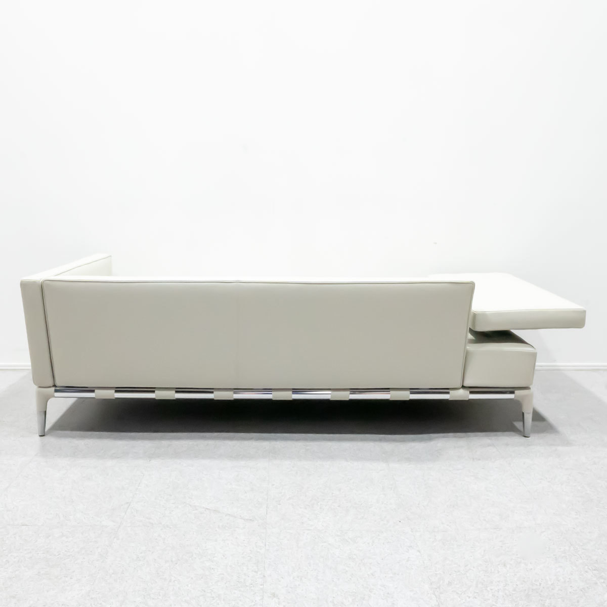 【展示品】Cassina カッシーナ 241 PRIVE プリヴェ 2人掛け ワイド ソファ フィリップ・スタルク 定価273万_画像4