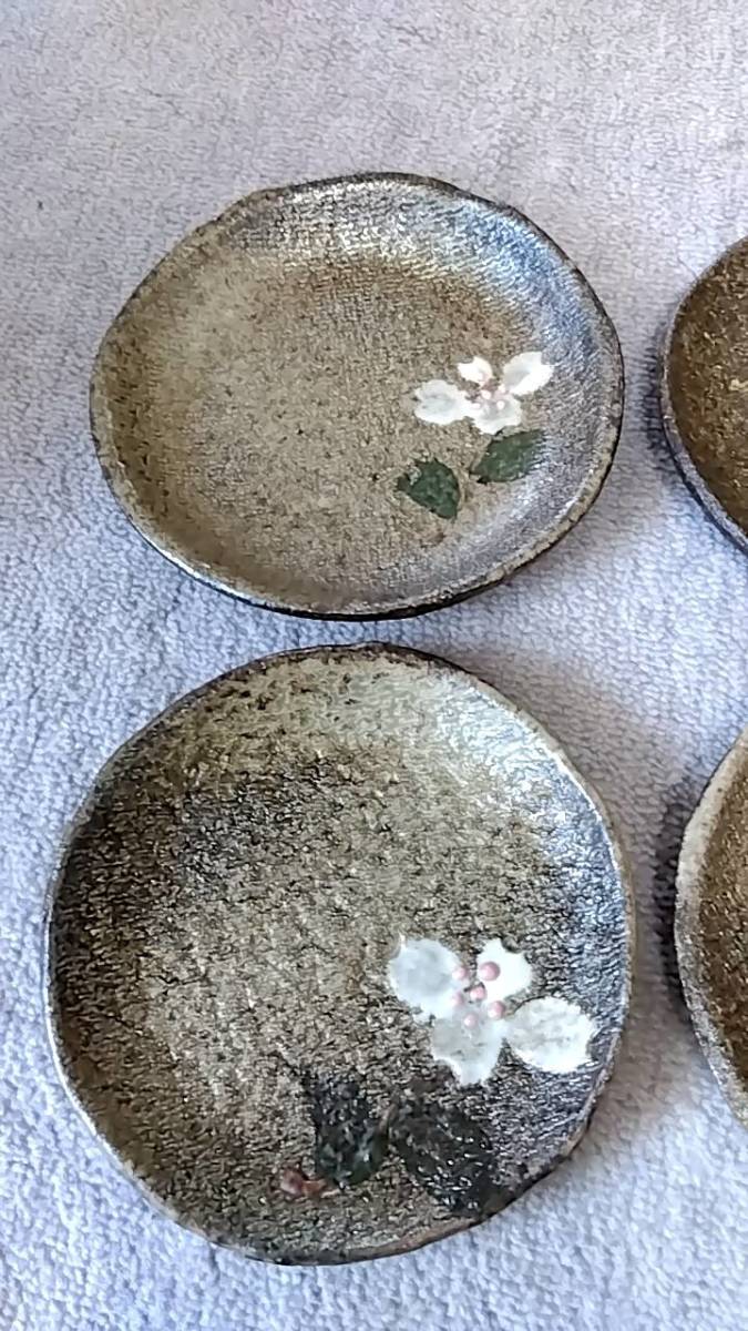 益子焼 小皿 ８枚 お花 直径１１ｃｍ 手作り感あり 美品の画像2