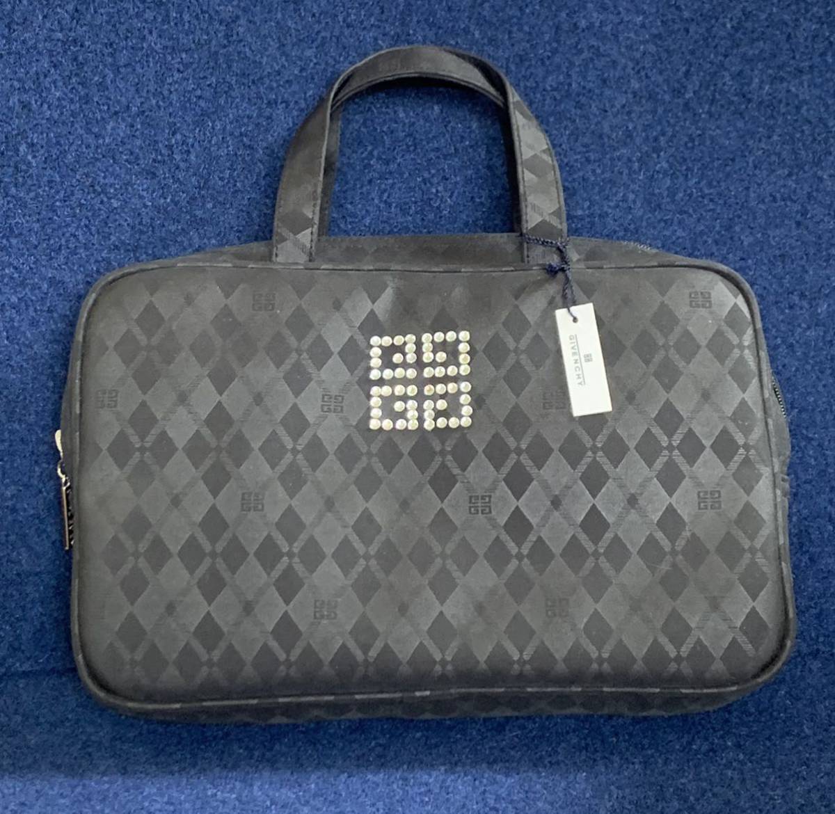 着後レビューで 送料無料】 GIVENCHY ジバンシーバニティ・ロゴバッグ