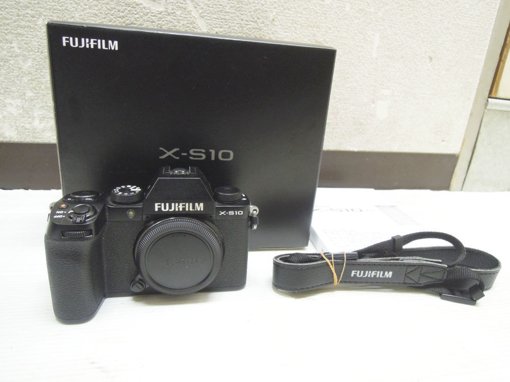 3340) FUJIFILM 富士フィルム X-S10 ボディ ミラーレス一眼レフカメラ