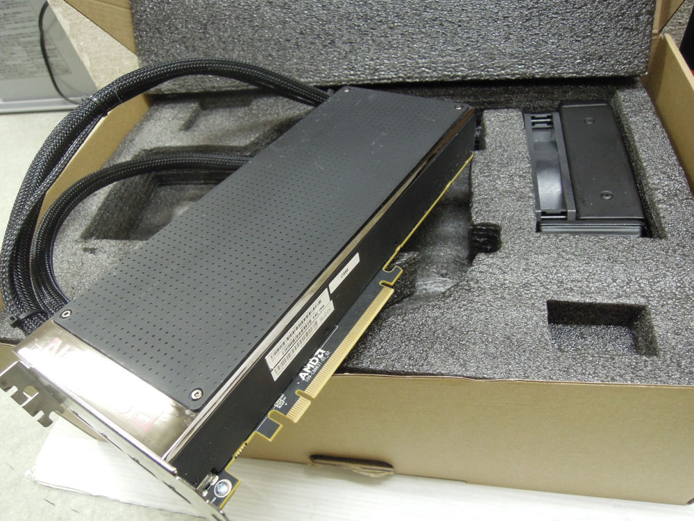 3538) SAPPHIRE AMD RADEON PRO DUO 8G HBM PCI-E HDMI/TRIPLE DP