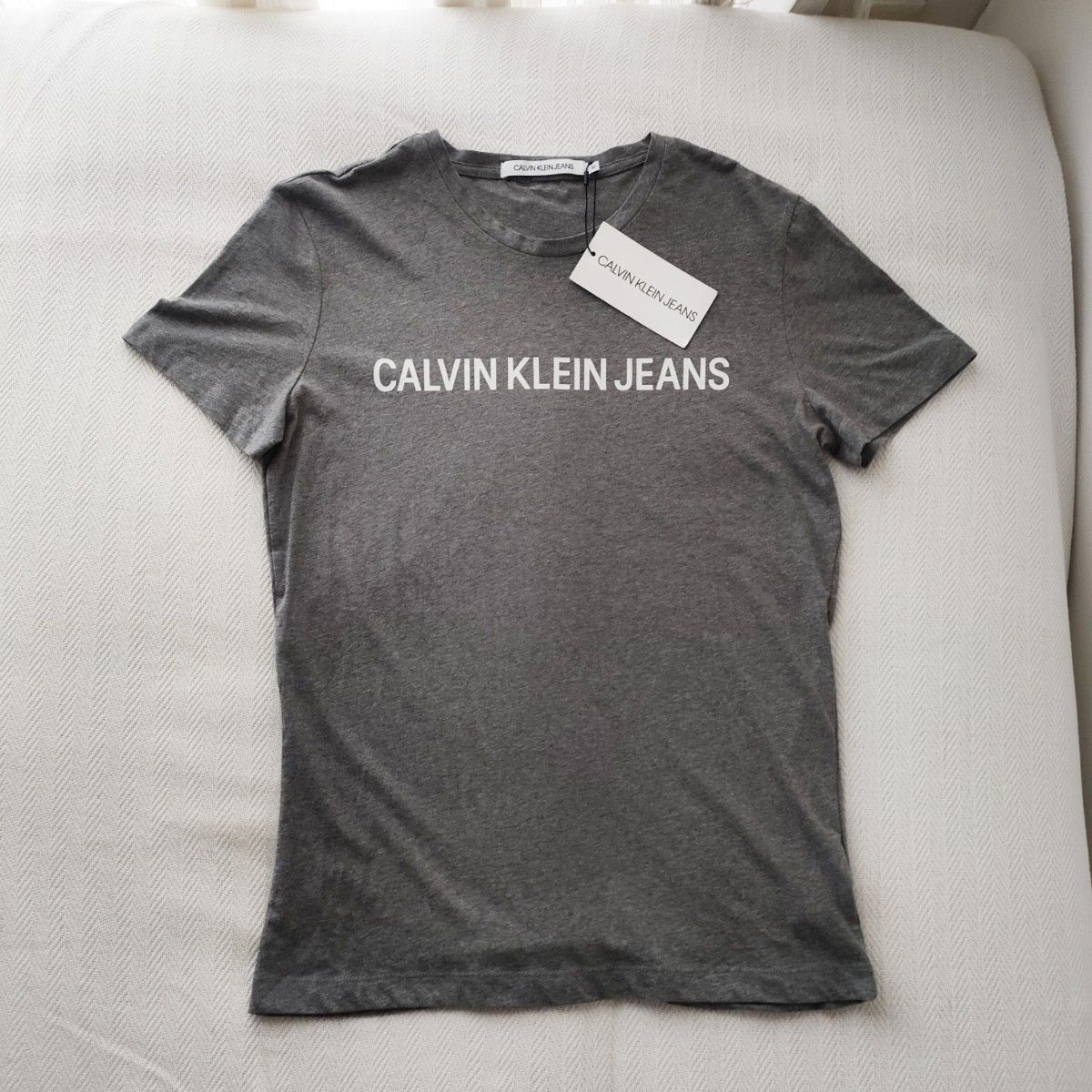 【新品】カルバンクライン Calvin Klein メンズTシャツ SHORT SLEEVE LOGOクルーネック 丸首 グレー　