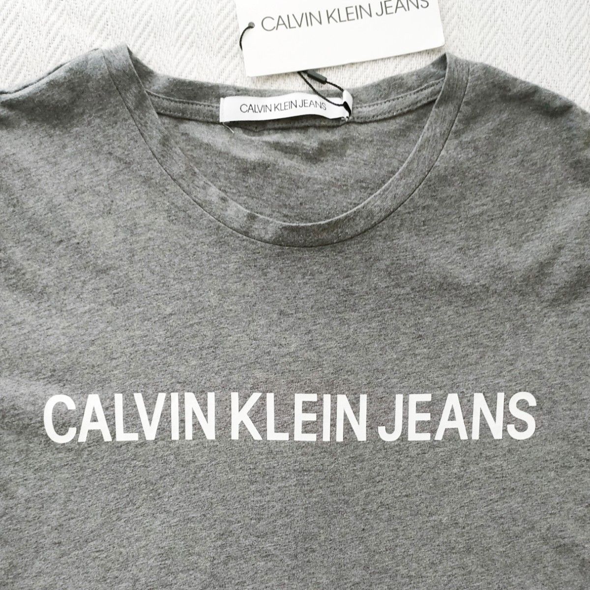 【新品】カルバンクライン Calvin Klein メンズTシャツ SHORT SLEEVE LOGOクルーネック 丸首 グレー　